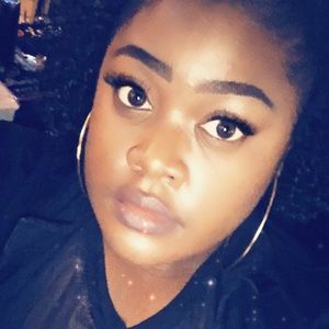 Meet your Posher, Lakendra